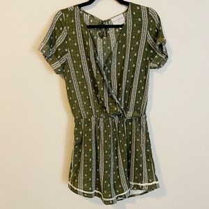 Hayden Green Romper Size M